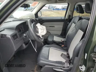 2007 Jeep Patriot Sport with VIN 1J8FF28W47D395177, listed as a Copart auction lot 49033005 with 175,125 mi miles and Salvage Title. Bid and sale history available at DreamBid. Image 7.