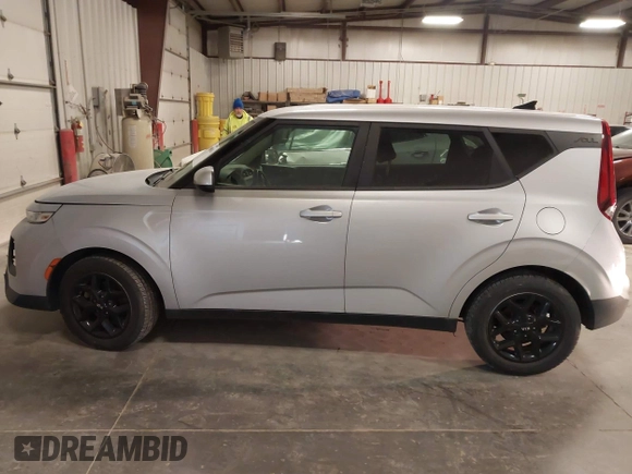 2020 Kia Soul S with VIN KNDJ23AU5L7016093, listed as a IAAI auction lot 41398818 with 113,819 mi miles. Bid and sale history available at carsss.com. Image 15.