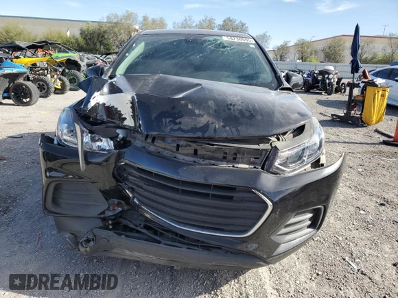2021 Chevrolet Trax LS z VIN KL7CJKSB1MB303476, wystawiony jako Copart lot #58230595 z przebiegiem 55 397 mil mil oraz Szkoda całkowita • Salvage title. Historia ofert i sprzedaży dostępna na DreamBid. Obrazek 5.