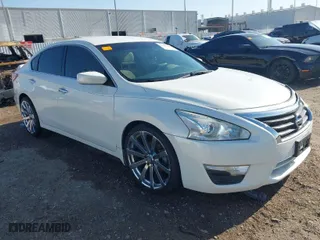 2014 Nissan Altima 2.5 S with VIN 1N4AL3AP5EN335473, listed as a IAAI auction lot 41952678 with 156,474 mi miles. Bid and sale history available at carsss.com. Image 1.
