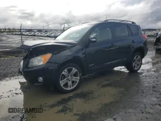 2011 Toyota RAV4 Sport z VIN JTMRK4DV6B5105064, wystawiony jako Copart lot #51387995 z przebiegiem 149 004 mil mil oraz Szkoda całkowita • Salvage title. Historia ofert i sprzedaży dostępna na DreamBid. Obrazek 1.