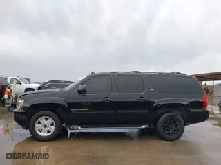 2013 Chevrolet Suburban LT with VIN 1GNSKJE71DR308480, listed as a IAAI auction lot 41695090 with 129,000 mi miles. Bid and sale history available at carsss.com. Image 14.