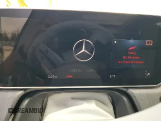2024 Mercedes-Benz EQE 350+ z VIN W1KEG2BB4RF060472, wystawiony jako Copart lot #48730115 z przebiegiem 1 090 mil mil oraz Szkoda całkowita • Salvage title. Historia ofert i sprzedaży dostępna na DreamBid. Obrazek 9.