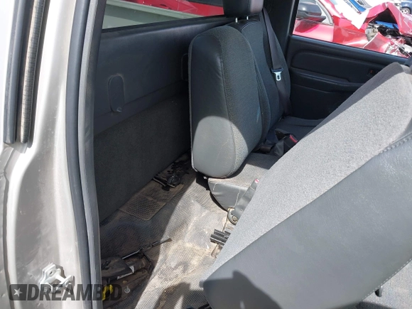 2005 Chevrolet Silverado 1500 Work Truck with VIN 1GCEC14X45Z106318, listed as a IAAI auction lot 41819033 with 153,997 mi miles. Bid and sale history available at carsss.com. Image 8.