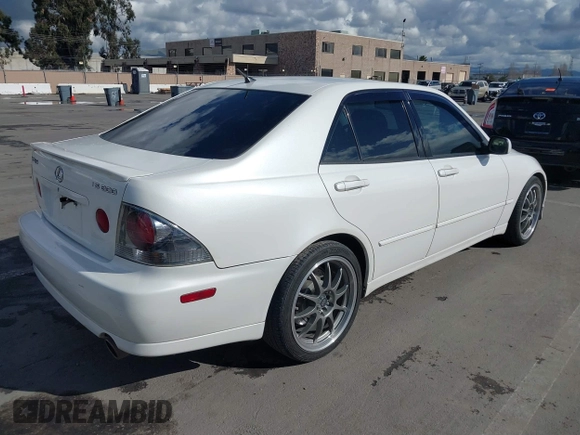 2004 Lexus IS 300/350 with VIN JTHBD192640086023, listed as a IAAI auction lot 41546062 with 254,230 mi miles and . Bid and sale history available at carsss.com. Image 4.