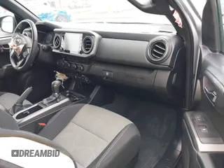 2023 Toyota Tacoma SR5 z VIN 3TMDZ5BN6PM156824, wystawiony jako IAAI lot #41031932 z przebiegiem 14 226 mil mil oraz . Historia ofert i sprzedaży dostępna na DreamBid. Obrazek 5.