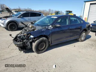 2014 Volkswagen Passat S z VIN 1VWAT7A3XEC035743, wystawiony jako Copart lot #52096115 z przebiegiem Nie podano mil oraz Szkoda całkowita • Salvage title. Historia ofert i sprzedaży dostępna na DreamBid. Obrazek 1.