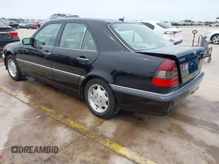 2000 Mercedes-Benz C 230 Kompressor z VIN WDBHA24G9YA851219, wystawiony jako IAAI lot #42392855 z przebiegiem 119 588 mil mil oraz . Historia ofert i sprzedaży dostępna na DreamBid. Obrazek 3.