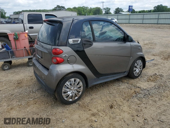 2013 Smart fortwo Pure z VIN WMEEJ3BA7DK678251, wystawiony jako Copart lot #54522125 z przebiegiem Nie podano mil oraz Tytuł czysty. Historia ofert i sprzedaży dostępna na DreamBid. Obrazek 3.