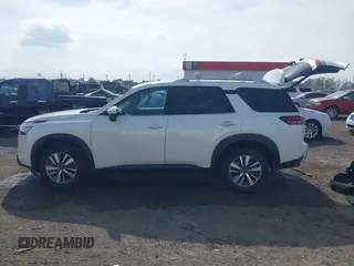 2024 Nissan Pathfinder SL z VIN 5N1DR3CC0RC232524, wystawiony jako IAAI lot #42040031 z przebiegiem 20 241 mil mil oraz . Historia ofert i sprzedaży dostępna na DreamBid. Obrazek 14.