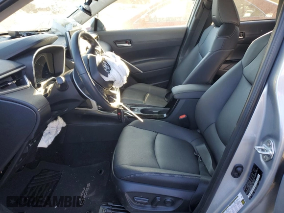 2022 Toyota Corolla Cross XLE z VIN 7MUDAABG2NV043649, wystawiony jako Copart lot #76577044 z przebiegiem 9 495 mil mil oraz Szkoda całkowita • Salvage title. Historia ofert i sprzedaży dostępna na DreamBid. Obrazek 7.
