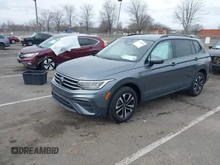 2022 Volkswagen Tiguan S with VIN 3VV0B7AX1NM042942, listed as a IAAI auction lot 41715996 with 30,390 mi miles. Bid and sale history available at carsss.com. Image 2.
