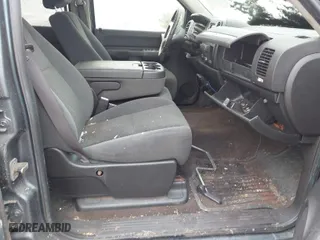 2008 Chevrolet Silverado 1500 LT w/1LT with VIN 2GCEK13J781284009, listed as a IAAI auction lot 42016023 with 152,782 mi miles. Bid and sale history available at carsss.com. Image 5.