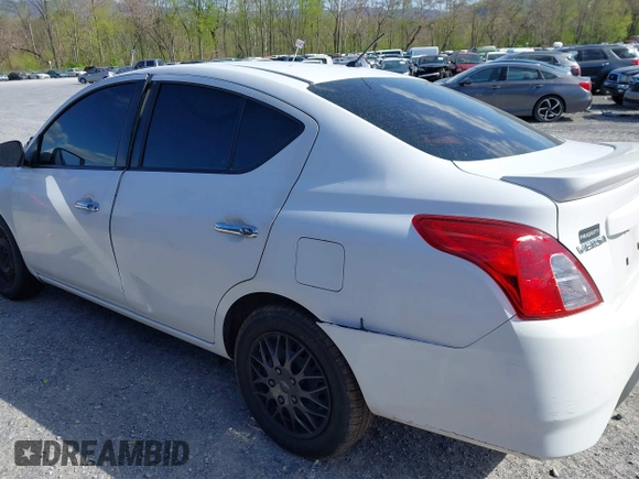 2019 Nissan Versa SV z VIN 3N1CN7AP1KL871615, wystawiony jako IAAI lot #42051338 z przebiegiem 108 364 mil mil oraz . Historia ofert i sprzedaży dostępna na DreamBid. Obrazek 12.