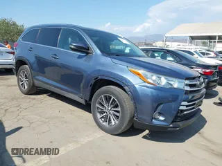 2019 Toyota Highlander SE z VIN 5TDKZRFH7KS355487, wystawiony jako IAAI lot #42787832 z przebiegiem 50 432 mil mil oraz . Historia ofert i sprzedaży dostępna na DreamBid. Obrazek 1.