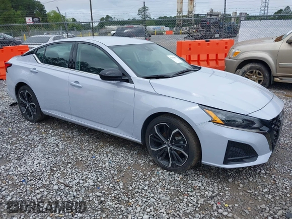 2024 Nissan Altima SR z VIN 1N4BL4CV1RN395164, wystawiony jako IAAI lot #42374057 z przebiegiem 23 743 mil mil oraz . Historia ofert i sprzedaży dostępna na DreamBid. Obrazek 1.