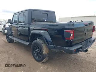 2021 Jeep Gladiator Freedom z VIN 1C6HJTAG4ML586999, wystawiony jako IAAI lot #41911751 z przebiegiem 81 030 mil mil oraz . Historia ofert i sprzedaży dostępna na DreamBid. Obrazek 3.