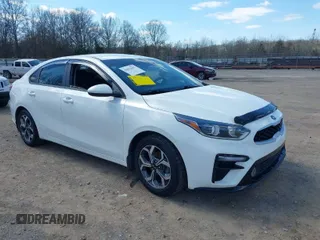 2020 Kia Forte LXS z VIN 3KPF24AD6LE252277, wystawiony jako IAAI lot #41813655 z przebiegiem 61 919 mil mil oraz . Historia ofert i sprzedaży dostępna na DreamBid. Obrazek 1.