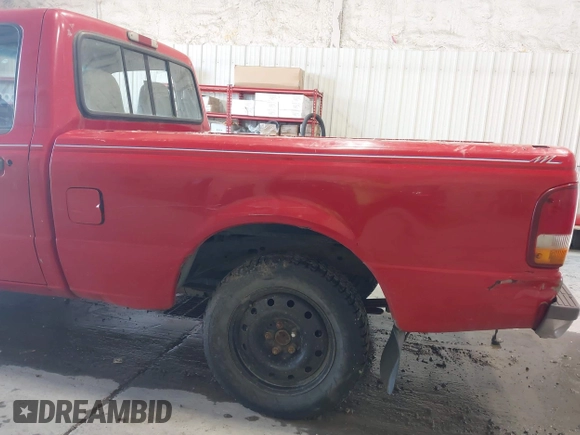 1996 Ford Ranger XL z VIN 1FTCR10A8TPB46028, wystawiony jako IAAI lot #42477552 z przebiegiem 219 635 mil mil oraz . Historia ofert i sprzedaży dostępna na DreamBid. Obrazek 6.