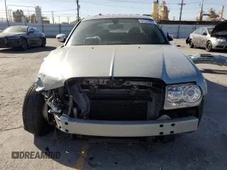 2006 Chrysler 300 C z VIN 2C3LA63H66H408557, wystawiony jako Copart lot #57797005 z przebiegiem 71 932 mil mil oraz Szkoda całkowita • Salvage title. Historia ofert i sprzedaży dostępna na DreamBid. Obrazek 5.