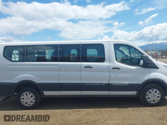 2021 Ford Transit Passenger XL z VIN 1FBAX2Y87MKA31170, wystawiony jako IAAI lot #42348150 z przebiegiem 60 124 mil mil oraz . Historia ofert i sprzedaży dostępna na DreamBid. Obrazek 13.