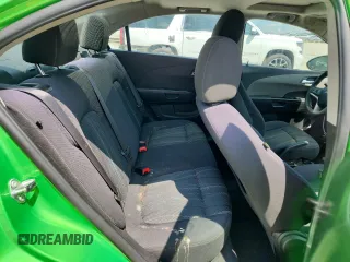 2015 Chevrolet Sonic LT z VIN 1G1JC5SH2F4145840, wystawiony jako Copart lot #59638075 z przebiegiem 101 521 mil mil oraz Czysty tytuł • Clean title. Historia ofert i sprzedaży dostępna na DreamBid. Obrazek 10.