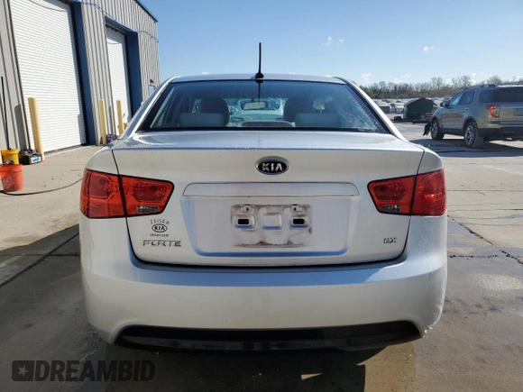 2010 Kia Forte EX z VIN KNAFU4A21A5066595, wystawiony jako Copart lot #53303195 z przebiegiem 190 992 mil mil oraz Nie do naprawy. Historia ofert i sprzedaży dostępna na DreamBid. Obrazek 6.