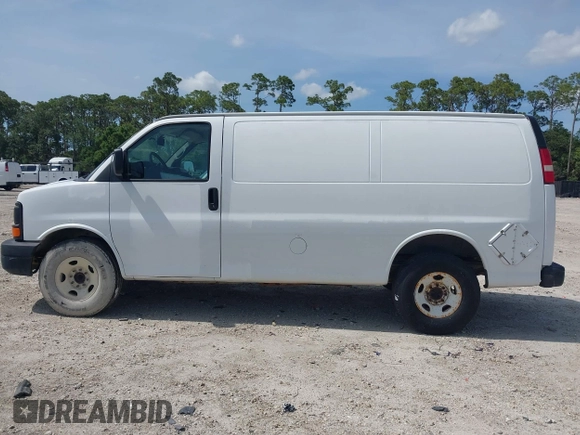 2012 GMC Savana Cargo z VIN 1GTW7FCA5C1190843, wystawiony jako IAAI lot #42161814 z przebiegiem 309 444 mil mil oraz . Historia ofert i sprzedaży dostępna na DreamBid. Obrazek 14.