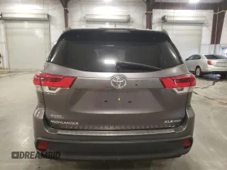 2018 Toyota Highlander SE z VIN 5TDJZRFH8JS528329, wystawiony jako Copart lot #56682465 z przebiegiem 131 082 mil mil oraz Szkoda całkowita • Salvage title. Historia ofert i sprzedaży dostępna na DreamBid. Obrazek 6.