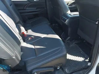 2019 Toyota Highlander SE with VIN 5TDJZRFH2KS623101, listed as a IAAI auction lot 41676210 with 65,697 mi miles. Bid and sale history available at carsss.com. Image 8.