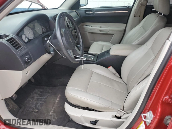2007 Chrysler 300 Touring z VIN 2C3KA53G57H858764, wystawiony jako Copart lot #50928775 z przebiegiem 129 258 mil mil oraz Szkoda całkowita • Salvage title. Historia ofert i sprzedaży dostępna na DreamBid. Obrazek 7.
