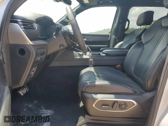2024 Jeep Wagoneer Series II с VIN 1C4SJRBP0RS120323, выставлен на аукционе Copart как лот 57399555 с пробегом 28 006 миль миль и Чистый • Clean title. История ставок и продаж доступна на DreamBid. Изображение 7.