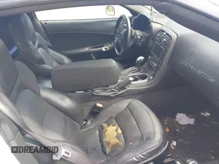 2012 Chevrolet Corvette 3LT с VIN 1G1YG2DW3C5110968, выставлен на аукционе IAAI как лот 42610660 с пробегом 62 803 миль миль и . История ставок и продаж доступна на DreamBid. Изображение 5.