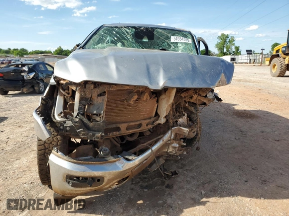 2019 Ram 1500 Laramie z VIN 1C6SRFJT1KN686363, wystawiony jako Copart lot #54934355 z przebiegiem Nie podano mil oraz Szkoda całkowita • Salvage title. Historia ofert i sprzedaży dostępna na DreamBid. Obrazek 5.