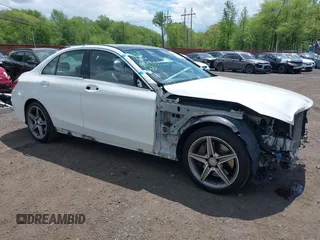2016 Mercedes-Benz C 300 Luxury z VIN 55SWF4KB8GU155114, wystawiony jako IAAI lot #42186742 z przebiegiem 53 668 mil mil oraz . Historia ofert i sprzedaży dostępna na DreamBid. Obrazek 6.