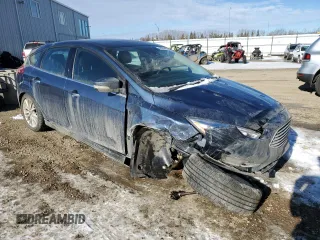 2018 Ford Focus Titanium z VIN 1FADP3N2XJL297048, wystawiony jako Copart lot #61579925 z przebiegiem 68 774 mil mil oraz Szkoda całkowita • Salvage title. Historia ofert i sprzedaży dostępna na DreamBid. Obrazek 4.