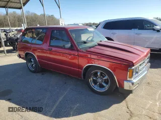 1990 Chevrolet Blazer z VIN 1GNCS18Z2L8113073, wystawiony jako Copart lot #87676865 z przebiegiem 22 827 mil mil oraz Szkoda całkowita • Salvage title. Historia ofert i sprzedaży dostępna na DreamBid. Obrazek 4.