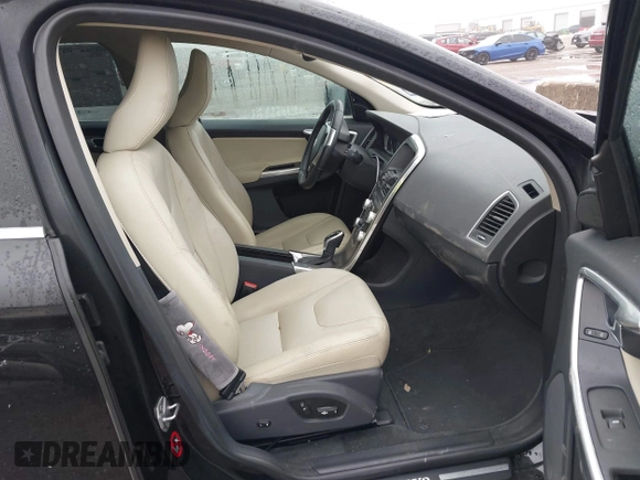 2016 Volvo XC60 T5 Drive-E Premier z VIN YV440MDK6G2907836, wystawiony jako IAAI lot #42133307 z przebiegiem 78 109 mil mil oraz . Historia ofert i sprzedaży dostępna na DreamBid. Obrazek 5.