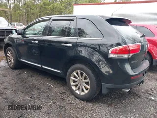 2011 Lincoln MKX with VIN 2LMDJ8JKXBBJ31869, listed as a IAAI auction lot 41710747 with 191,698 mi miles. Bid and sale history available at carsss.com. Image 3.