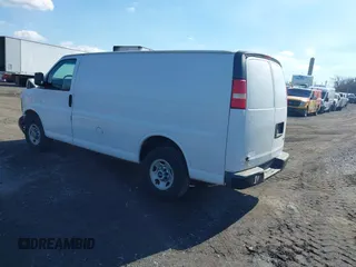 2009 GMC Savana Cargo Van with VIN 1GTGG25C591106833, listed as a IAAI auction lot 41381092 with 380,569 mi miles. Bid and sale history available at carsss.com. Image 3.