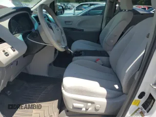 2012 Toyota Sienna LE с VIN 5TDJK3DC2CS044393, выставлен на аукционе Copart как лот 63579595 с пробегом 152 636 миль миль и Списание • Salvage title. История ставок и продаж доступна на DreamBid. Изображение 7.