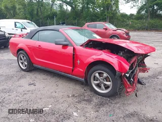 2006 Ford Mustang Standard z VIN 1ZVFT84N765107125, wystawiony jako IAAI lot #42200660 z przebiegiem 164 920 mil mil oraz . Historia ofert i sprzedaży dostępna na DreamBid. Obrazek 1.