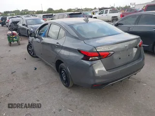 2023 Nissan Versa SV z VIN 3N1CN8EVXPL851661, wystawiony jako IAAI lot #41929200 z przebiegiem 52 370 mil mil oraz . Historia ofert i sprzedaży dostępna na DreamBid. Obrazek 3.