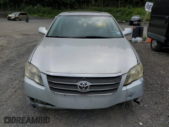 2007 Toyota Avalon XL z VIN 4T1BK36B97U209376, wystawiony jako Copart lot #60779405 z przebiegiem 189 776 mil mil oraz Czysty tytuł • Clean title. Historia ofert i sprzedaży dostępna na DreamBid. Obrazek 5.