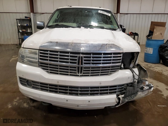 2011 Lincoln Navigator L with VIN 5LMJJ3J52BEJ09099, listed as a Copart auction lot 41692725 with 187,931 mi miles and Salvage Title. Bid and sale history available at carsss.com. Image 5.