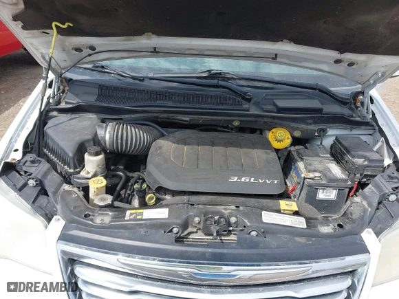 2014 Chrysler Town & Country Touring with VIN 2C4RC1BG4ER404320, listed as a IAAI auction lot 42075325 with 233,018 mi miles. Bid and sale history available at carsss.com. Image 10.