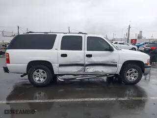 2000 Chevrolet Suburban LS with VIN 3GNEC16T3YG209560, listed as a IAAI auction lot 41551486 with 264,290 mi miles. Bid and sale history available at carsss.com. Image 13.
