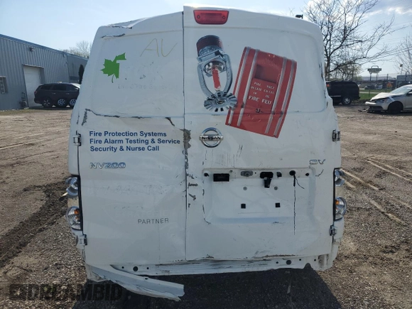 2020 Nissan NV200 S z VIN 3N6CM0KN4LK710541, wystawiony jako Copart lot #51330025 z przebiegiem Nie podano mil oraz Nie do naprawy • Non repairable. Historia ofert i sprzedaży dostępna na DreamBid. Obrazek 6.