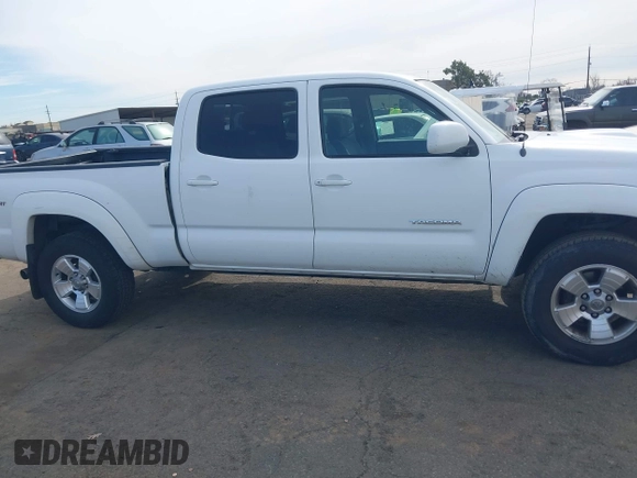 2005 Toyota Tacoma PreRunner with VIN 5TEKU72N55Z069188, listed as a IAAI auction lot 41561796 with 233,474 mi miles. Bid and sale history available at carsss.com. Image 13.