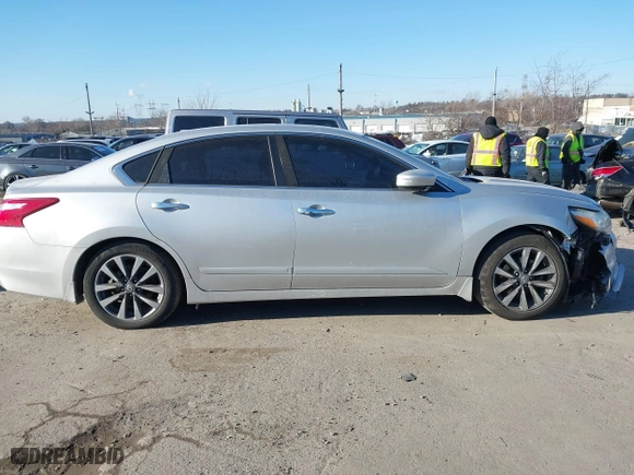 2016 Nissan Altima 2.5 SL with VIN 1N4AL3AP8GC112214, listed as a IAAI auction lot 41328138 with 131,288 mi miles. Bid and sale history available at carsss.com. Image 12.
